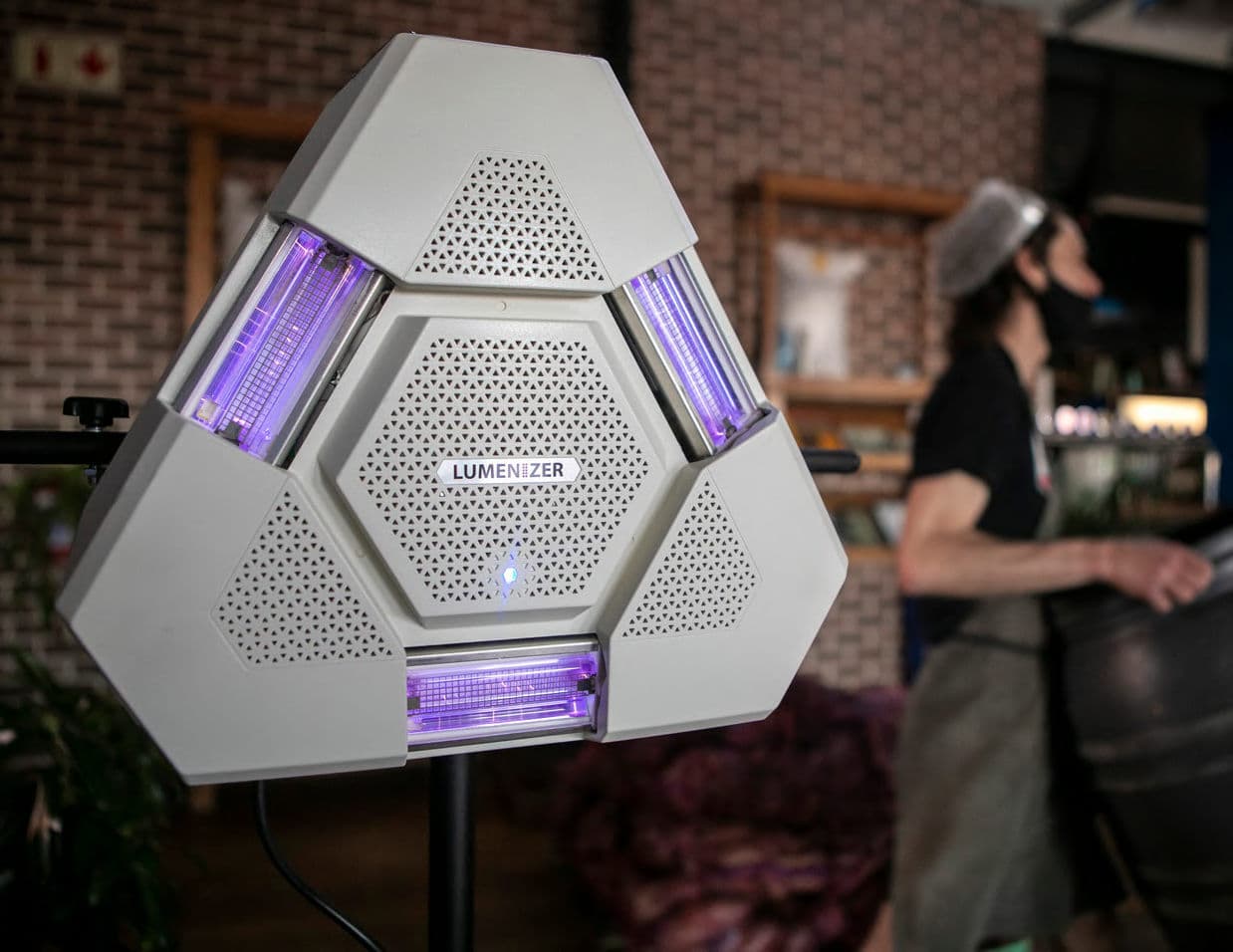 The Lumenlabs Far-UVC fixture in a restaurant